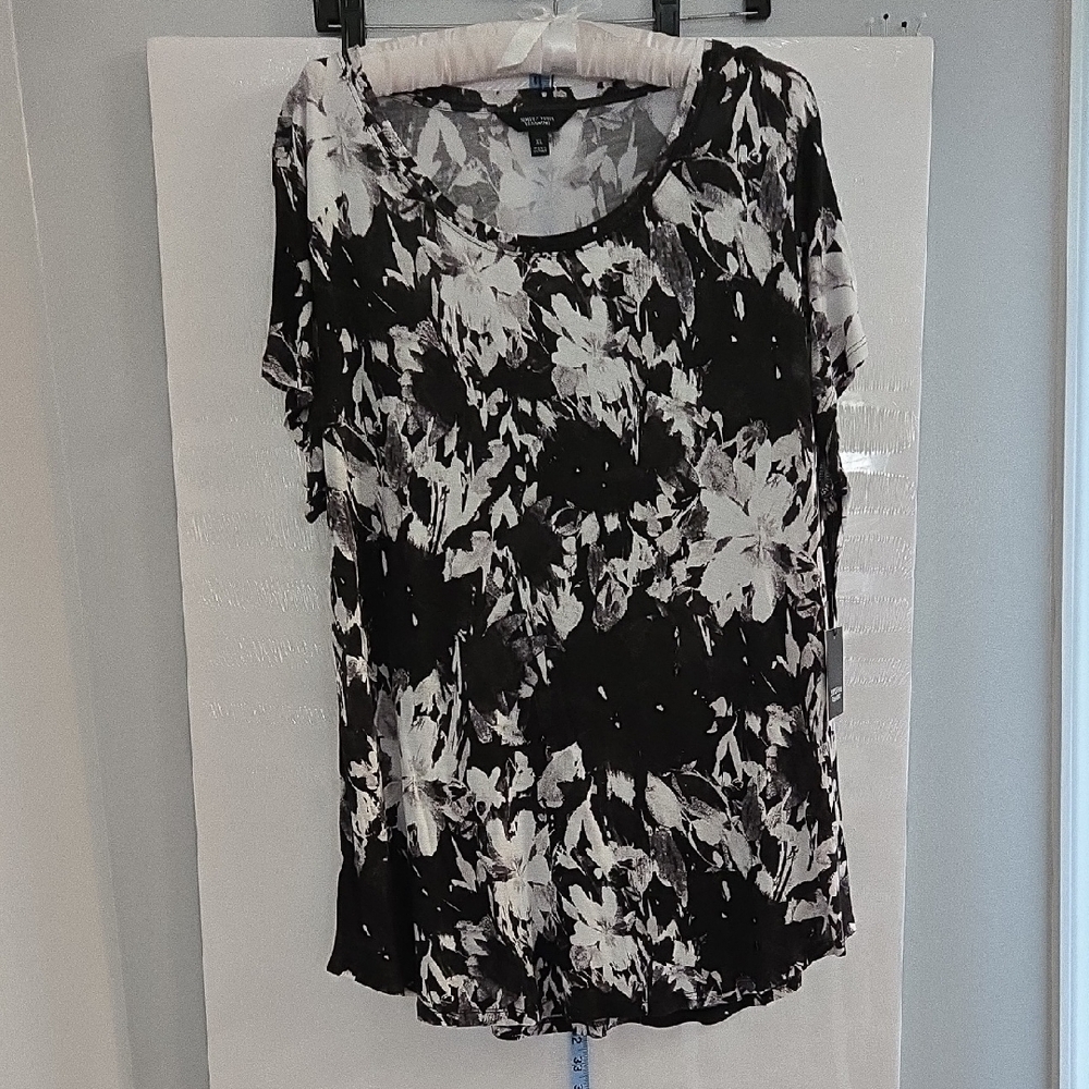 Simply Vera Vera Wang Black and White Blouse